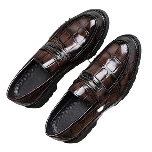 Nuove <span class=keywords><strong>Scarpe</strong></span> da Uomo Autunno 2024 in PU di Grande Taglia, Punta Affusolata, Slip-on, Lucide, per Affari e Matrimoni - Product Image 5