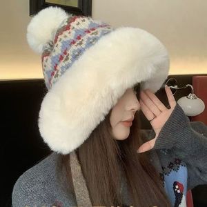 Chapeau d'hiver en peluche pour femmes, doublure polaire, tricoté en laine, couvre les oreilles, chaud et moelleux, résistant au froid du nord-est, chapeau Lei Feng - Product Image 2