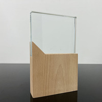 Plaque rectangulaire moderne en cristal transparent avec base en bois naturel, récompense de reconnaissance professionnelle pour cadeaux d'entreprise MH-J084