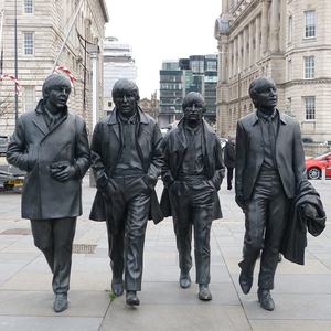 Statua in bronzo di John Lennon, famosa personalità, per la decorazione di città moderne - Product Image 2