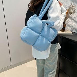 Sacs à main matelassés de couleur unie simples pour femmes, sac fourre-tout matelassé, logo personnalisé - Product Image 4