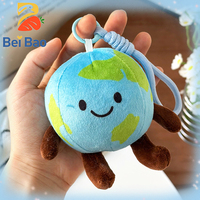 Porte-clés en peluche Planète Terre Kawaii de 4 pouces, pendentif en peluche souple et mignon en forme de globe souriant, mini breloque en peluche personnalisable avec logo, cadeau pour machine à griffes