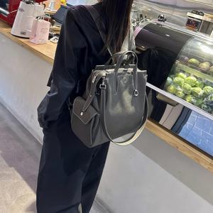 Sac à dos vintage en cuir tanné végétal, luxe discret, convertible en sac fourre-tout, sans marque, pour le quotidien, vente en gros Royaume-Uni France - Product Image 2