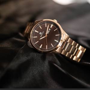 Diseño de cuarzo de acero inoxidable minimalista, mezcla de encanto deportivo y estilo femenino - Product Image 3