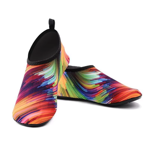 Chaussures d'eau d'été pour enfants en nylon tricoté extensible et écologique, avec chaussettes aquatiques imperméables à séchage rapide pour la natation et le surf - Product Image 2