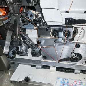 Máquina de coser overlock ShangGong de cinco hilos de alta velocidad usada para camisetas, componente esencial del motor, 6000SPM, 8MM de grosor - Product Image 4