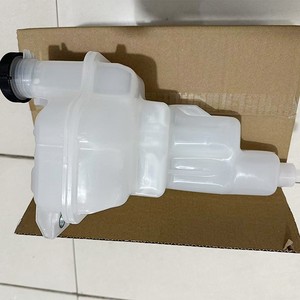 Réservoir d'eau Revo 16470-0L111 pour Toyota Hilux, réservoir d'expansion auxiliaire, fixation par vis, en tant que matériau. - Product Image 4