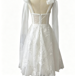 S1808Y 2026 Nuovo Vestito da Sposa Corto con Spalline, Scollo a Cuore, Corsetto in Pizzo Floreale 3D e Strass, Lunghezza al Ginocchio - Product Image 2