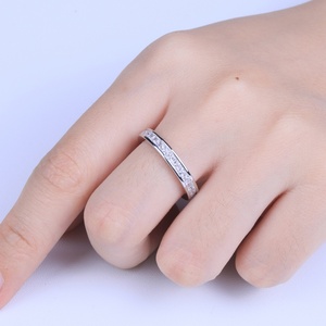 Anillo de Compromiso para Mujer con Circonita Cuadrada de Corte Brillante, Chapado en Oro Rosa, Certificado CMA, Diseño Geométrico con Canal, Joyería - Product Image 6