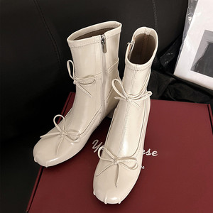 Botas de media pantorrilla ajustadas, modernas y versátiles para mujer, para otoño e invierno, con tacones gruesos. - Product Image 1