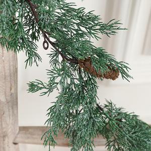 Guirnalda Navideña Artificial de Ciprés LINGKAI con Piñas, Follaje Verde Realista para Decoración de Chimenea, Pared y Hogar - Product Image 5