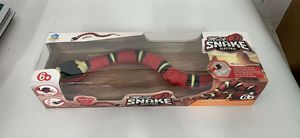 Détection d'animal de compagnie détection électrique intelligente évitement d'obstacle anneau en argent <span class=keywords><strong>serpent</strong></span> télécommande taquineries <span class=keywords><strong>chat</strong></span> jouet effrayant <span class=keywords><strong>serpent</strong></span> à sonnettes - Product Image 3