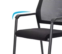 Chaise de conférence empilable en maille robuste avec cadre en plastique renforcé, accoudoirs fixes modernes et garantie de 2 ans