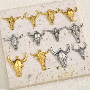 Western Bull Skull Boutique | 18K PVD liontin besi tahan karat berlapis emas | Jimat tengkorak sapi untuk pembuatan perhiasan DIY - Product Image 2