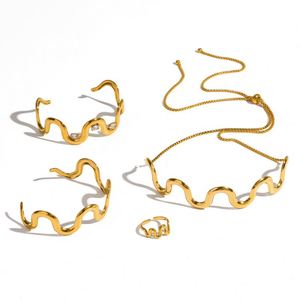 Conjunto de joyas masculinas clásico y sencillo chapado en oro de 14k con collar y pulsera de cadena cubana (corta y larga) - Product Image 4