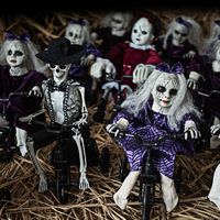 Décoration d'Halloween : Poupée Squelette Fantôme Cycliste, Jouet Électrique à Induction Tactile pour Maison Hantée