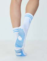 Papillon bleu Logo personnalisé Pilates chaussettes réformateur Yoga anti-dérapant chaussettes hommes bas quantité minimale de commande pas cher en gros Grippy danse chaussettes fille