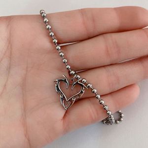 Collar de tótem de amor de Metal Retro de acero de titanio, colgante de chica caliente de moda con cadena de eslabones en forma de corazón, estilo de nicho de acero inoxidable - Product Image 1