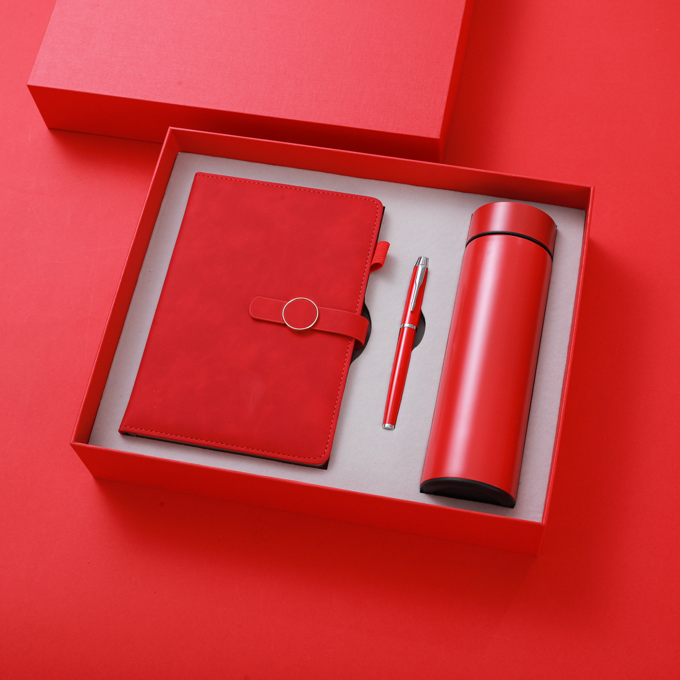 Cuaderno rojo + pluma + Taza Termo