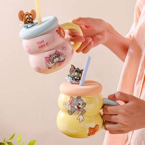 Tasse en porcelaine en forme de gourde Tom et Jerry avec couvercle et poignée Jaune Rose Bleu Enfants Printemps 2025 - Product Image 2