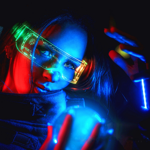 Lunettes LED acryliques éblouissantes, très tendance, au design technologique, indispensables pour les anniversaires, les soirées dansantes, les bars et les fêtes - Product Image 6