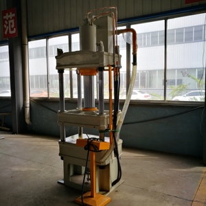 <span class=keywords><strong>Presse</strong></span> hydraulique à quatre colonnes <span class=keywords><strong>de</strong></span> 160 tonnes pour le formage à chaud <span class=keywords><strong>de</strong></span> tapis intérieurs et <span class=keywords><strong>de</strong></span> garnitures automobiles, avec moteur à engrenages PLC et pompe haute vitesse - Product Image 4