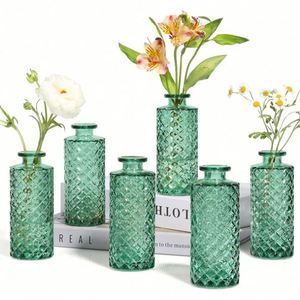 Mini vase en verre Art Déco vert, petits vases à fleurs en forme de diamant pour décoration vintage de la maison, mariage et cadeaux - Product Image 1