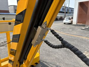 Kinerja tinggi Self-Propelled artikulating Boom Lift dengan tinggi 8.5m untuk pemeliharaan bangunan - Product Image 2