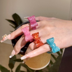 Vente en gros de bagues d'été à la mode bijoux à paillettes colorées en résine acrylique nœud 3D ouvert bague réglable pour femmes - Product Image 4