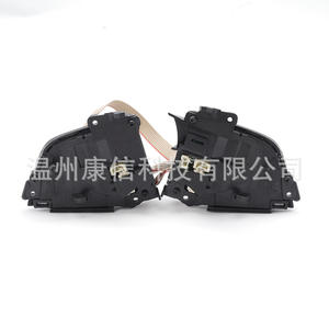 ปุ่มพวงมาลัยมัลติฟังก์ชั่น 5G0959442P ของรถโฟล์คสวาเกน กอล์ฟ สำหรับรุ่นพาสสาท เอ7 เจตต้า ทำจากหนังและพีวีซี - Product Image 2