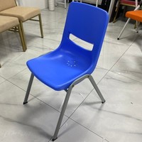 Chaise de formation en plastique pour salle de classe avec tablette d'écriture, durable et écologique pour les étudiants