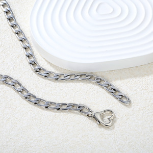 Collar de acero inoxidable con cierre de corazón estilo Hip Hop europeo americano para hombres y mujeres, regalo diario, joyería de moda. - Product Image 4