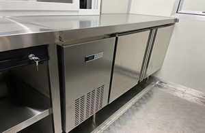 Nouveau chariot de restauration SANSHELL FS400 pour snacks et grillades, camion de cuisine en acier inoxydable, remorque de traiteur mobile avec GPS intégré et alimentation électrique commerciale - Product Image 6