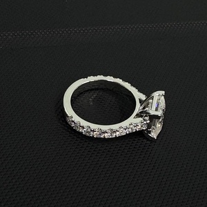Anillo de Compromiso de Diamante Cultivado en Laboratorio Personalizado de Platino PT950 de Lujo, Unisex, Minimalista, Certificado por IGI, para Aniversarios de Boda - Product Image 4