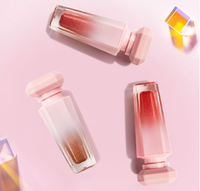 Fard à paupières liquide personnalisable en gros avec logo, effet scintillant métallique lumineux, formule nacrée waterproof, plusieurs couleurs pour femmes