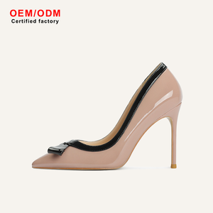 Talons de luxe pour femmes <span class=keywords><strong>en</strong></span> cuir verni pour femmes Talons hauts élégants Slim 10cm Chaussures à la mode avec nœud Design Chaussures de marque pour femmes - Product Image 1