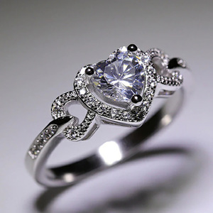 Anello a Forma di Cuore e Angelo, Design Minimalista e Traforato, Gioiello da Dito alla Moda per Donne, Regalo - Product Image 2