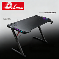 Table de jeu robuste en métal en forme de Z avec éclairage RGB sur les bords, porte-gobelet et plateau en carbone pour configuration e-sport