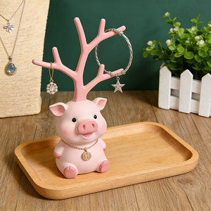 Espositore per Gioielli in Resina a Forma di Maialino Rosa con Corna - Design Animale Affascinante, Organizzatore Decorativo per Orecchini, Collane e Esposizioni da Toeletta - Product Image 6