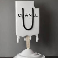 Sculpture géante en résine et fibre de verre peinte en forme de cornet de glace, design moderne, pour cadeaux d'affaires et décoration de magasin, utilisation extérieure