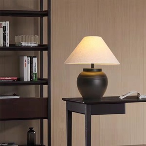 <span class=keywords><strong>Lampe</strong></span> de table en céramique vintage Wabi Sabi avec base <span class=keywords><strong>beige</strong></span> mouchetée et noire patinée, en terre cuite, en vente flash - Product Image 6