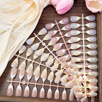 Lot de 24 faux ongles en ABS, pré-dessinés, style French Ombré Goutte d'eau Amande, courts, pour nail art, à porter