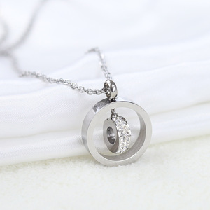 Nouveau <span class=keywords><strong>grossiste</strong></span> de <span class=keywords><strong>bijoux</strong></span> de mode boucles d'oreilles pour femmes en acier inoxydable plaqué or 18 carats avec zircon creux et rond - Product Image 4