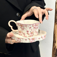 Tasse et soucoupe en céramique rose à motif floral avec nœud, coffret cadeau, texte et impression florale disponibles, stock en gros pour la décoration de table à la maison, cadeaux pour café et festivals