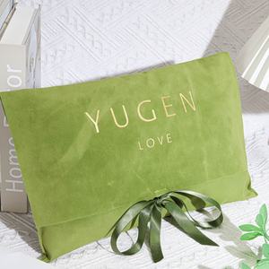 ถุงผ้ากำมะหยี่สีเขียวพิมพ์โลโก้แบบออกแบบได้ตามต้องการถุงใส่เครื่องประดับซองจดหมายสุดหรูกระเป๋าถือบรรจุเสื้อผ้าด้วยริบบิ้นผ้าซาติน - Product Image 5