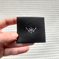 Fabricant OEM, étiquettes en cuir personnalisées avec logo en relief 3D, patchs thermocollants, badges pour jeans, vêtements, chapeaux