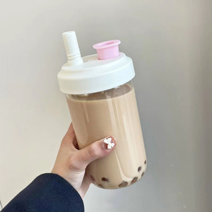 Bicchieri per Bubble Tea all'Ingrosso <span class=keywords><strong>di</strong></span> Alta Qualità ed Economici da 500 <span class=keywords><strong>Millilitri</strong></span>, Simpatici e Semplici Bicchieri in <span class=keywords><strong>Plastica</strong></span> con Coperchio e Cannuccia - Product Image 2