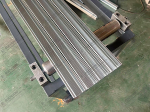 Machine <span class=keywords><strong>de</strong></span> formage à froid <span class=keywords><strong>de</strong></span> profilés en acier galvanisé pour ossature <span class=keywords><strong>de</strong></span> cloisons sèches, entièrement automatique, à commande PLC, haute vitesse, CE ISO OEM - Product Image 2
