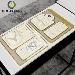 Plateau de présentation de bijoux en velours blanc cassé avec bordure métallique, accessoires de présentation de bijoux de luxe personnalisés pour comptoir de magasin de détail - Product Image 4