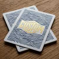 Jeu de cartes de poker personnalisé style nautique méditerranéen, finition lin, bleu et doré à chaud, pour club nautique, bateau de croisière, cadeau